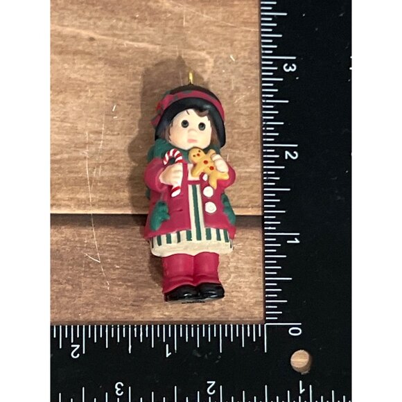 1998 HALLMARK KEEPSAKE ORNAMENT QX6876 SWEET REMEMBERINGS CANDY CANE LITTLE GIRL - Picture 8 of 8
